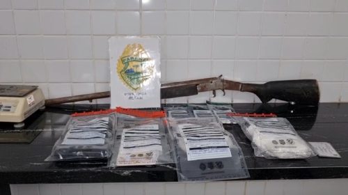PM apreende cocaína, espingarda e detém duas pessoas por tráfico em Ibema