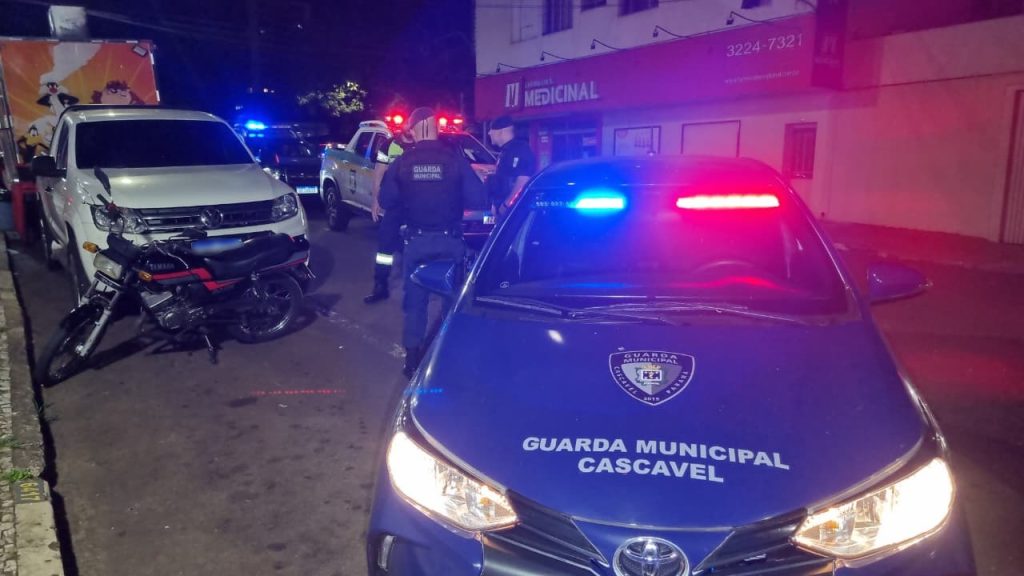 Piloto embriagado “corta de giro”, tenta fuga, mas acaba detido pelas equipes da GM e Transitar no Centro