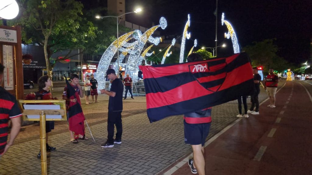 Flamengo conquista o Brasileirão pela 9ª vez; Em Cascavel, torcedores celebram o título