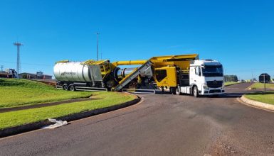 Imagem referente a Caminhão interdita Trevo do Bairro Guarujá, em Cascavel