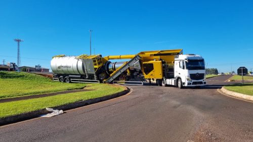 Caminhão interdita Trevo do Bairro Guarujá, em Cascavel