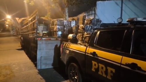 Imagem referente a Morador de Cascavel tenta fugir, mas é preso pela PRF com caminhão carregado com maconha