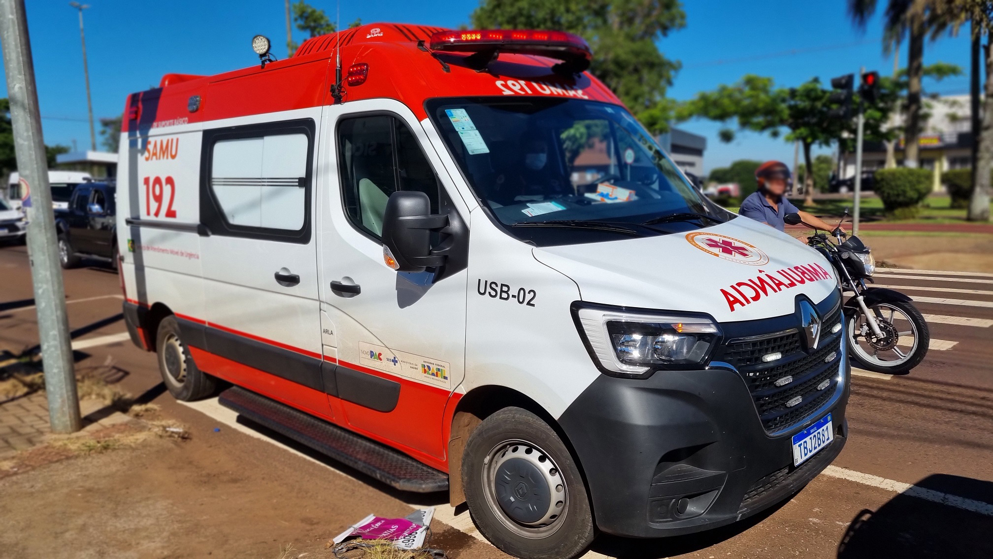 Idoso sofre queda enquanto passeava com o cachorro e é socorrido na Avenida Tancredo Neves Idoso sofre queda enquanto passeava com o cachorro e é socorrido na Avenida Tancredo Neves