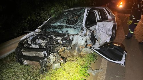 Polo fica totalmente destruído após colidir contra guardrail na BR-369 em Corbélia