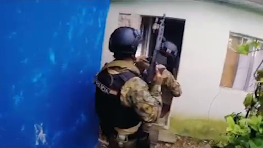 Polícia Civil afirma que corpo Luiz da Silva foi removido e local de crime limpo; Cadáver foi localizado na rua