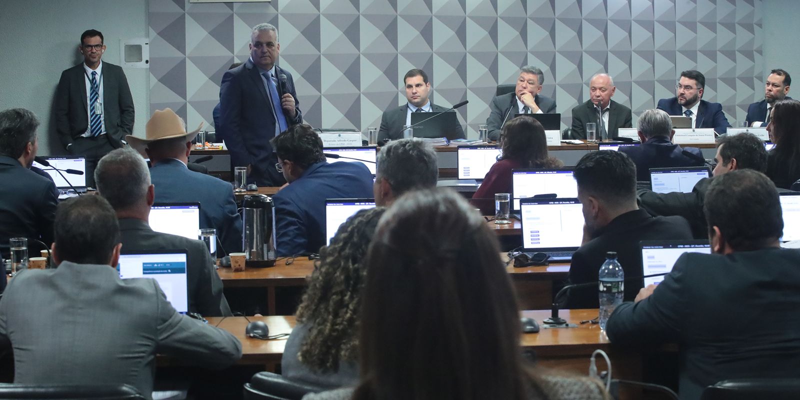 CPMI do INSS convoca dono do Banco Master e governador Zema CPMI do INSS convoca dono do Banco Master e governador Zema