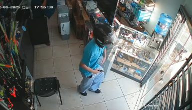 Imagem referente a Criminosos armados assaltam loja de eletrônicos em Cascavel; Veja o vídeo