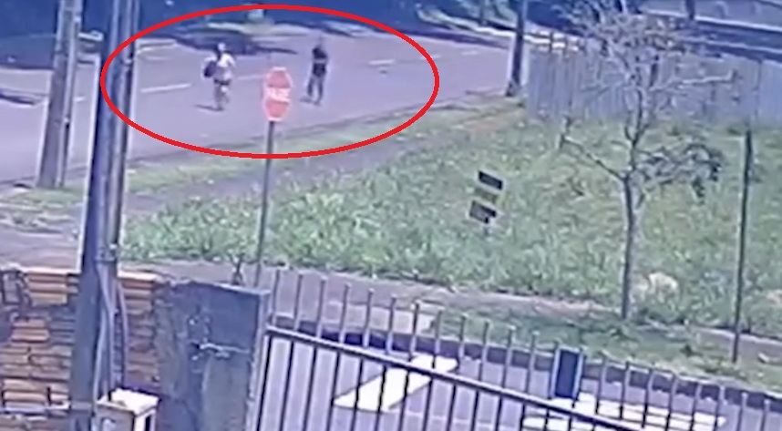 Imagem referente a Mulher escapa de ataque em plena luz do dia em Cascavel; Câmera registra momento de tensão