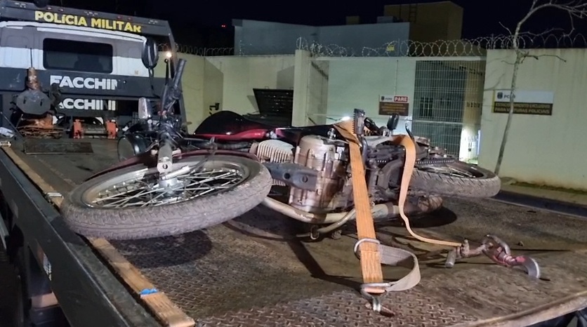 Imagem referente a PM localiza moto utilizada por assaltantes que roubaram loja no Santa Felicidade