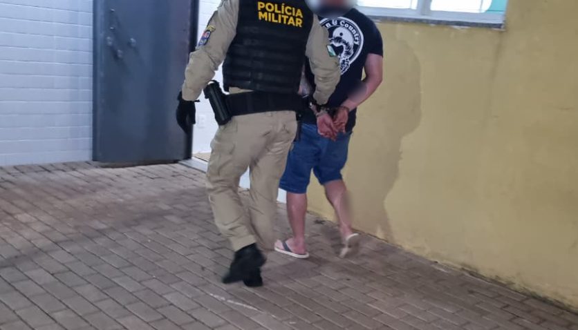 Homem é detido após ameaçar mãe idosa em Cascavel