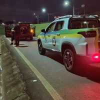 Imagem referente a Transitar auxilia motorista de Discovery após carro sofrer pane no Trevo do Guarujá