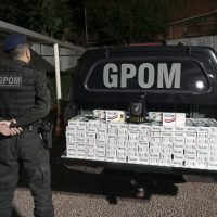 Imagem referente a GPOM flagra jovem com 100 maços de cigarros paraguaios na Rodoviária de Cascavel