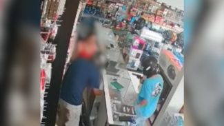 Imagens internas mostram ação de assaltantes armados no Bairro Santa Felicidade