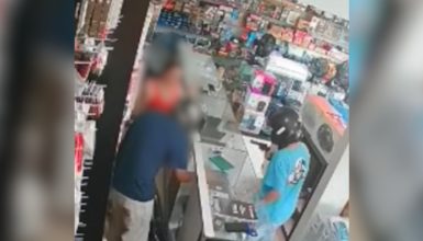 Imagens internas mostram ação de assaltantes armados no Bairro Santa Felicidade Imagem referente a Imagens internas mostram ação de assaltantes armados no Bairro Santa Felicidade