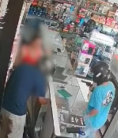 Imagem referente a Imagens internas mostram ação de assaltantes armados no Bairro Santa Felicidade