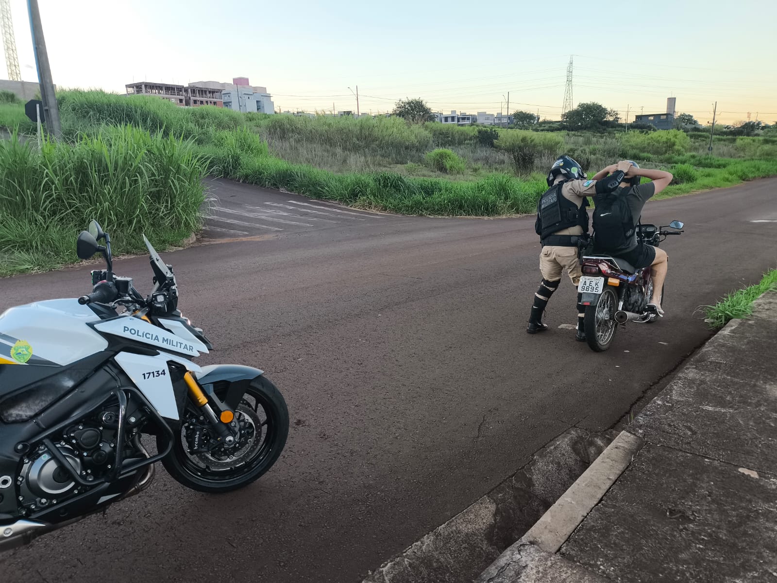 Blitz da PM na Região Oeste de Cascavel termina com 31 multas e dois veículos apreendidos