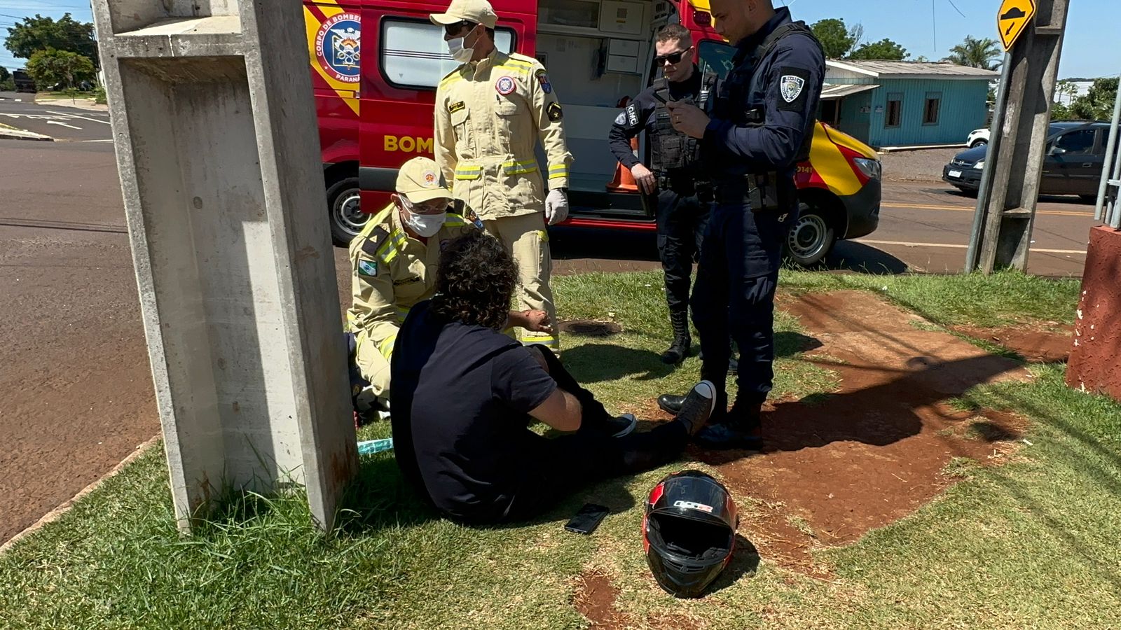 Motociclista fica ferido após colisão na Avenida das Torres