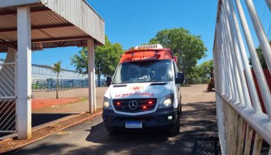 Imagem referente a Homem cai de quatro metros, acerta mesas e vai parar na UPA em Cascavel