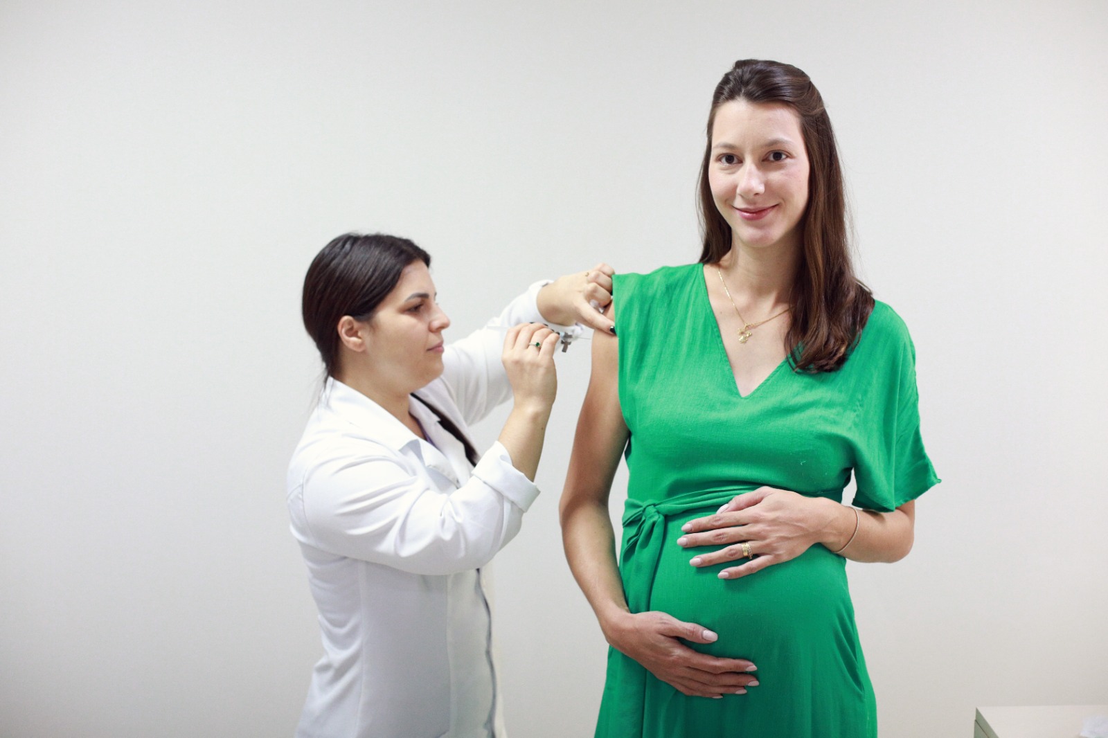 Imagem referente a Vacina cara de R$ 1,6 mil agora é de graça para grávidas em Cascavel