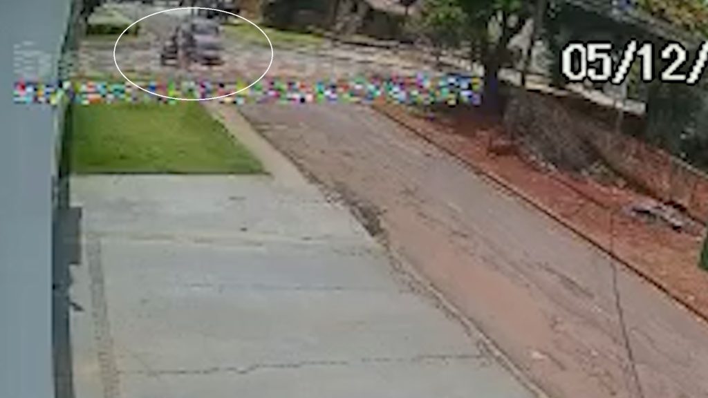 Câmera flagra momento em que motociclista é arremessado após colisão entre Ranger e Yamaha Fluo em Cascavel Câmera flagra momento em que motociclista é arremessado após colisão entre Ranger e Yamaha Fluo em Cascavel