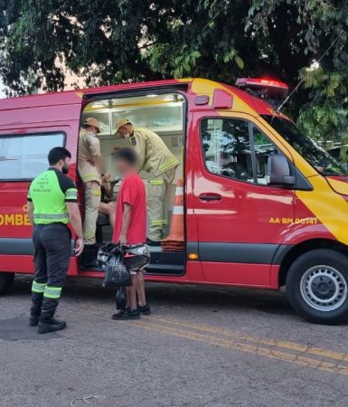 Imagem referente a Jovem é atendida pelo Siate após colisão entre motos no Bairro São Cristóvão
