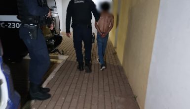 Imagem referente a Homem de 53 anos é preso após agredir esposa e filha em condomínio de Interlagos