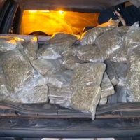 Imagem referente a PRF apreende Fiat Palio carregado com maconha na BR-277