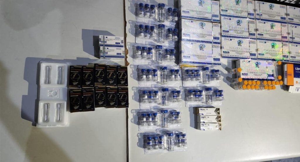 Policiais da Bahia são pegos com anabolizantes e ‘Mounjaro’ no Aeroporto de Cascavel Policiais da Bahia são pegos com anabolizantes e ‘Mounjaro’ no Aeroporto de Cascavel