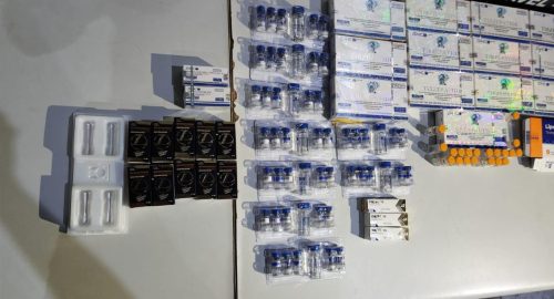 Policiais da Bahia são pegos com anabolizantes e ‘Mounjaro’ no Aeroporto de Cascavel Imagem referente a Policiais da Bahia são pegos com anabolizantes e ‘Mounjaro’ no Aeroporto de Cascavel