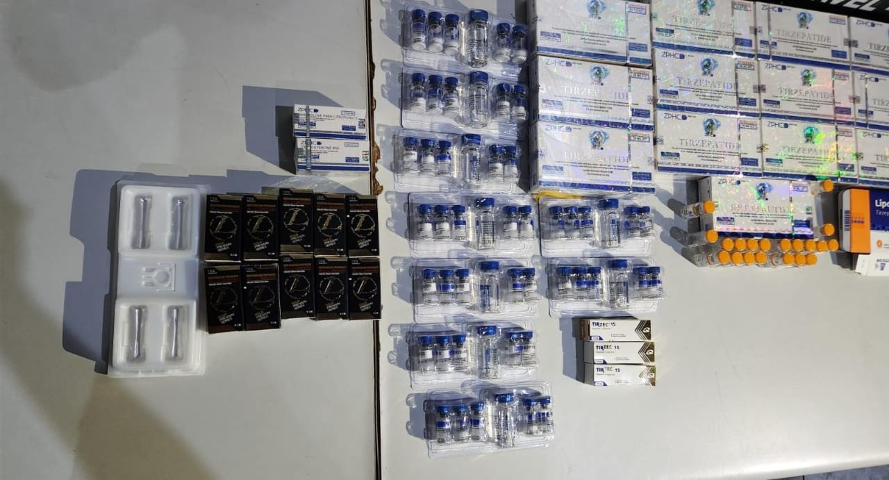 Imagem referente a Policiais da Bahia são pegos com anabolizantes e 'Mounjaro' no Aeroporto de Cascavel