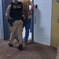 Imagem referente a Filho descumpre medida protetiva da mãe e acaba preso no bairro Esmeralda