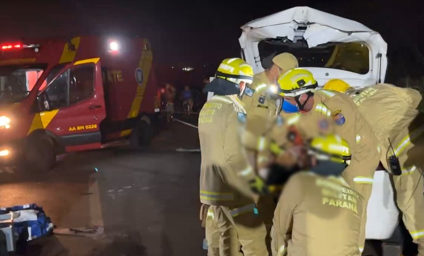 Ford Ka e Ranger colidem de frente e deixam vítimas em estado grave em Foz