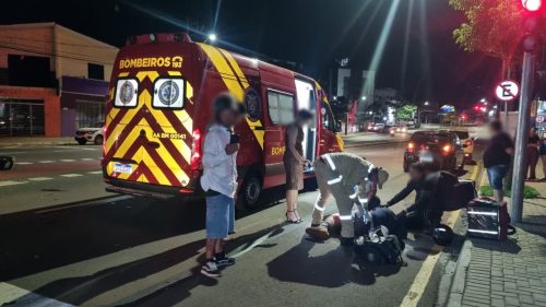 Motociclista sofre ferimentos graves após colisão com carro no Universitário Imagem referente a Motociclista sofre ferimentos graves após colisão com carro no Universitário