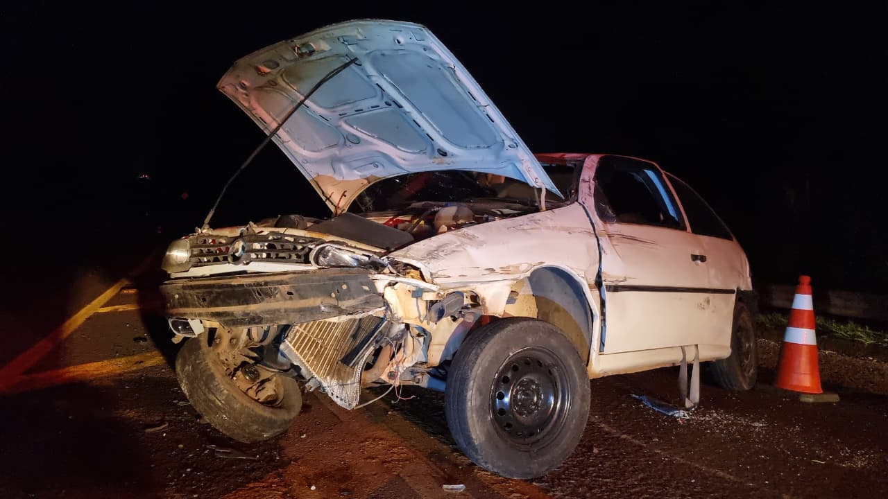 Motorista capota carro após ser fechado por outro veículo na BR 369
