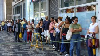 Mais de 42 mil fazem provas discursivas do CNU 2025 neste domingo Mais de 42 mil fazem provas discursivas do CNU 2025 neste domingo
