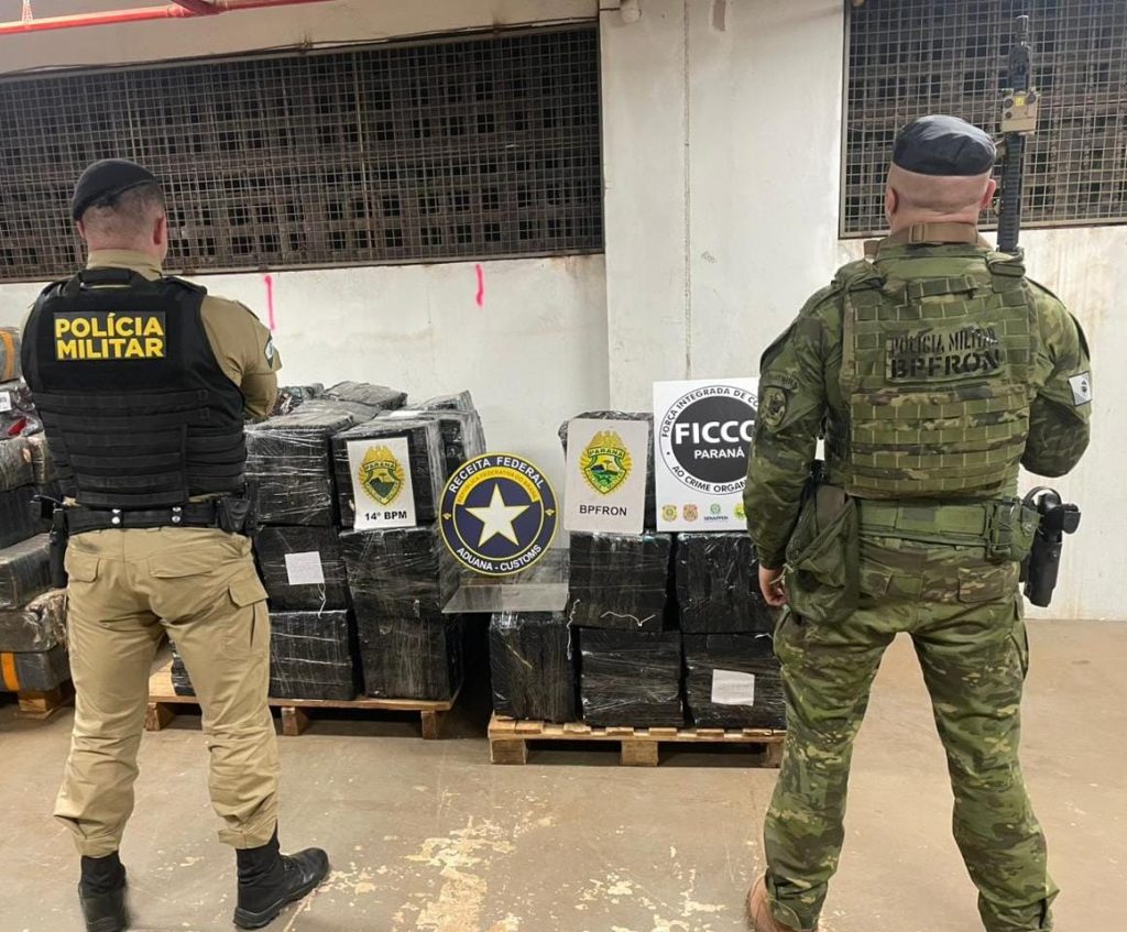 BPFRON, 14º BPM e Receita Federal apreendem quase uma tonelada de maconha em Foz do Iguaçu BPFRON, 14º BPM e Receita Federal apreendem quase uma tonelada de maconha em Foz do Iguaçu