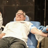 Padilha doa sangue e marca início da vacinação contra vírus sincicial Imagem referente a Padilha doa sangue e marca início da vacinação contra vírus sincicial