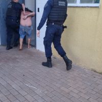 Imagem referente a População denuncia, GM age rápido e motorista de Mercedes vai parar na delegacia por embriaguez