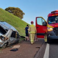 Golf capota na rodovia PRc-467, em Cascavel; Siate é acionado Imagem referente a Golf capota na rodovia PRc-467, em Cascavel; Siate é acionado