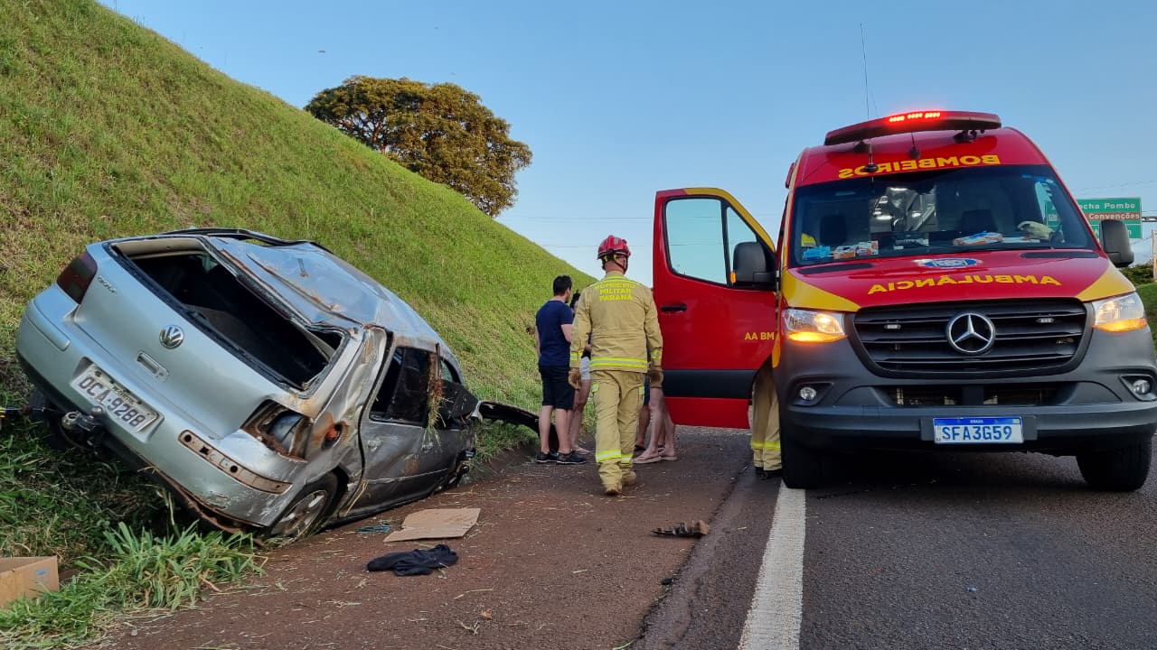 Golf capota na rodovia PRc-467, em Cascavel; Siate é acionado Imagem referente a Golf capota na rodovia PRc-467, em Cascavel; Siate é acionado