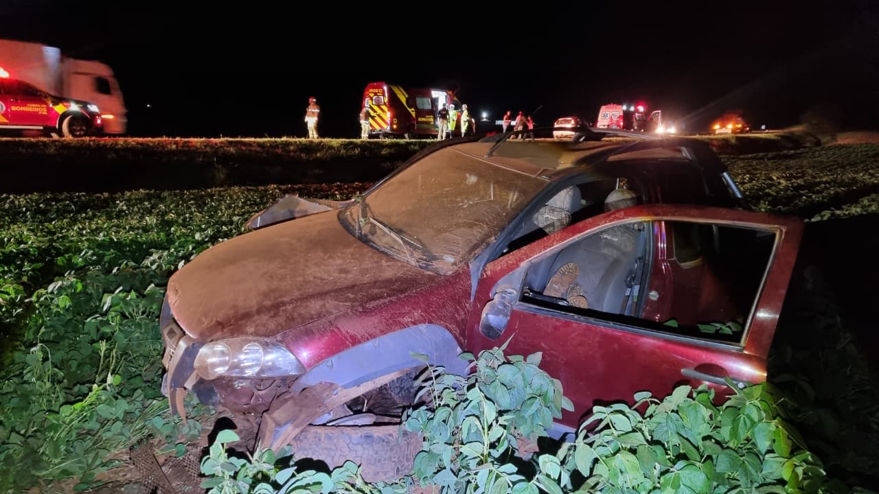 Vítima é ejetada de veículo e fica em estado grave na BR-163, em Cascavel Imagem referente a Vítima é ejetada de veículo e fica em estado grave na BR-163, em Cascavel