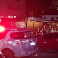 Homem é morto a tiros em comércio no Centro de Cascavel Imagem referente a Homem é morto a tiros em comércio no Centro de Cascavel