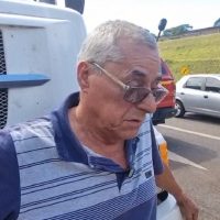 “Ele se jogou debaixo do caminhão”, diz caminhoneiro envolvido em atropelamento com morte Imagem referente a “Ele se jogou debaixo do caminhão”, diz caminhoneiro envolvido em atropelamento com morte