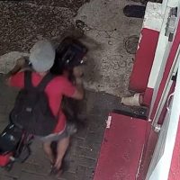 Câmera flagra furto de scooter elétrica no Centro de Cascavel Imagem referente a Câmera flagra furto de scooter elétrica no Centro de Cascavel