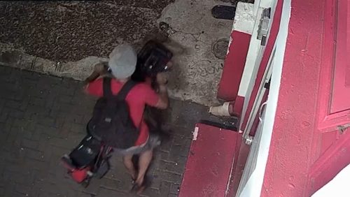 Câmera flagra furto de scooter elétrica no Centro de Cascavel Imagem referente a Câmera flagra furto de scooter elétrica no Centro de Cascavel