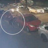 1h35m44s: Veja o momento exato que Rafael Lustosa Barreto é atingido e morto no Centro de Cascavel Imagem referente a 1h35m44s: Veja o momento exato que Rafael Lustosa Barreto é atingido e morto no Centro de Cascavel