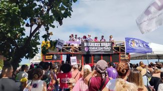 Mulheres protestam no Rio e pedem maior presença do Estado Mulheres protestam no Rio e pedem maior presença do Estado