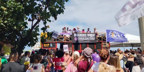 Mulheres protestam no Rio e pedem maior presença do Estado Imagem referente a Mulheres protestam no Rio e pedem maior presença do Estado