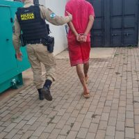 Jovem com tornozeleira furta residência e é capturado durante ação da PM no Cascavel Velho Imagem referente a Jovem com tornozeleira furta residência e é capturado durante ação da PM no Cascavel Velho