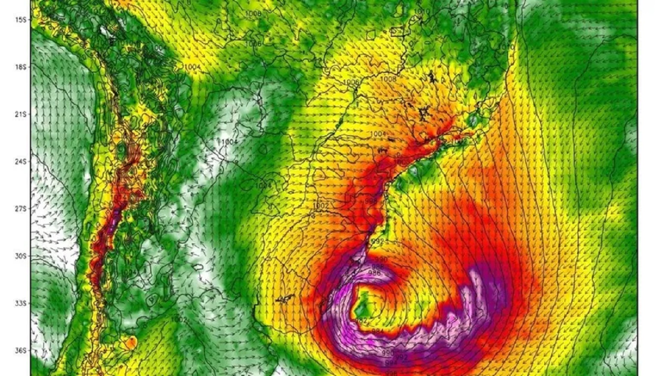 Oeste em alerta: ciclone extratropical de altíssimo risco deve atingir o Sul e preocupa também o Paraná Imagem referente a Oeste em alerta: ciclone extratropical de altíssimo risco deve atingir o Sul e preocupa também o Paraná